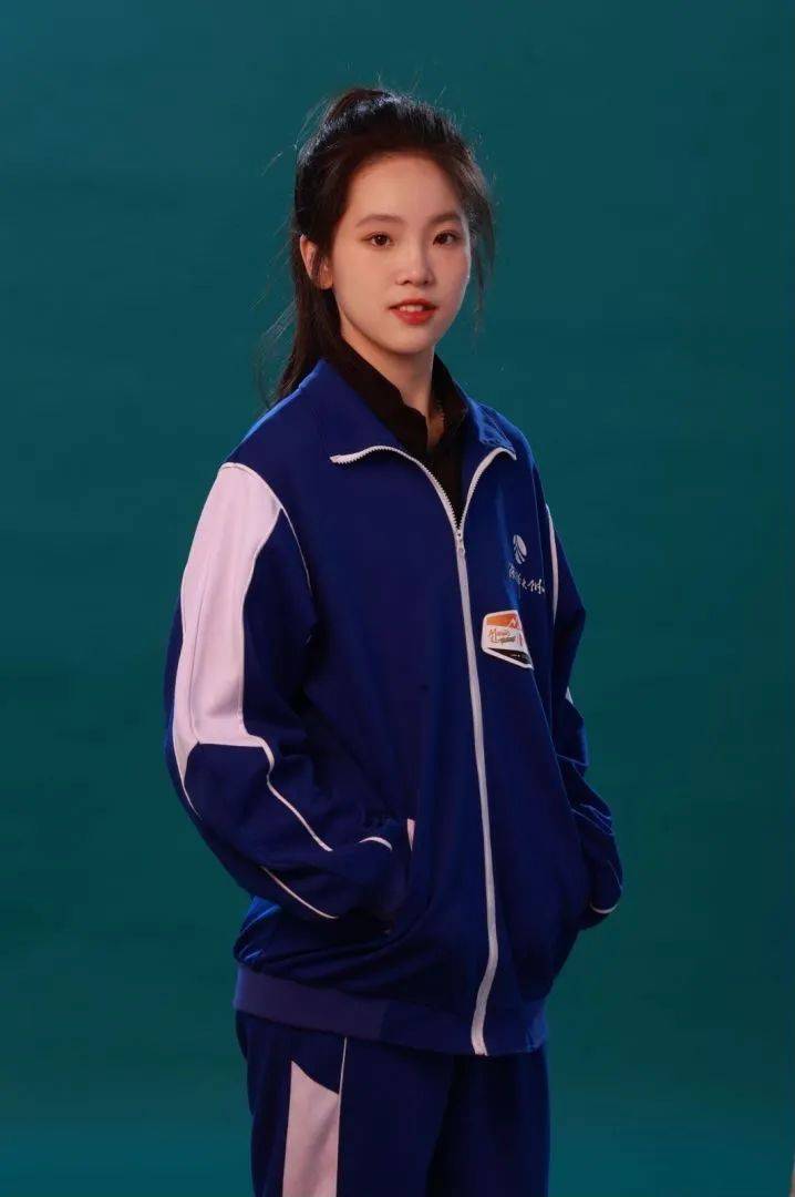 中国16岁女高中生成功登顶珠峰_徐卓媛_登山_父亲