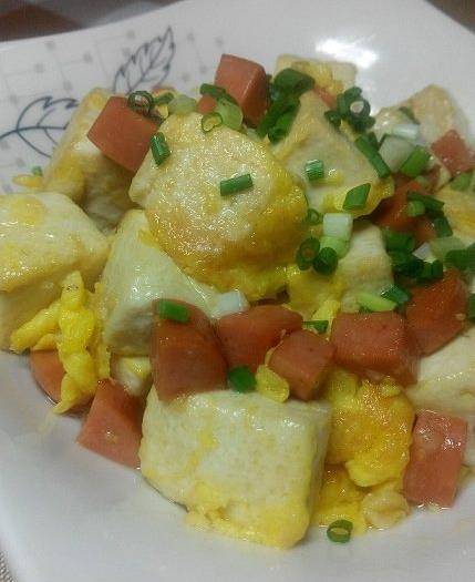 蛋包豆腐丁:好营养,好味道,偶尔来点清淡的,蛮好_火腿肠_葱花_加点