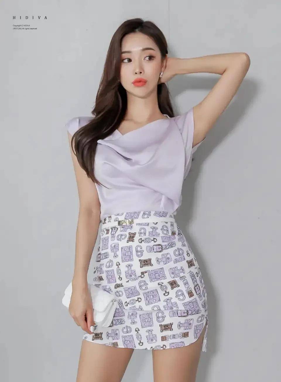 「韩国美女模特朴多贤」薰衣草梦幻丝绸衫字母图案热裙,真哇塞_整体