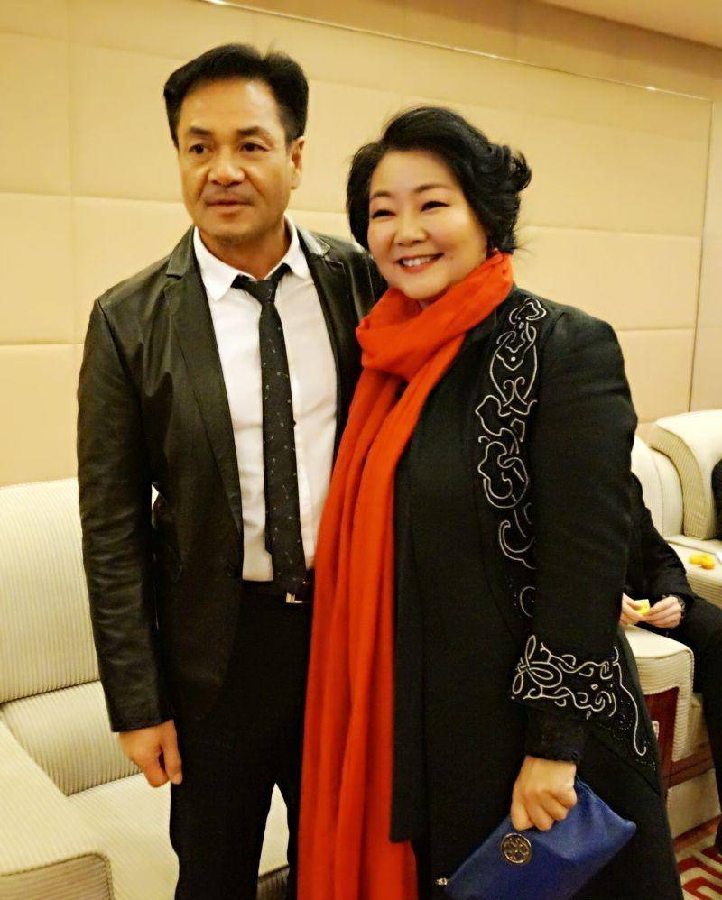 尤勇智和许晴分手30年后,一个至今未婚单身,一个娶沈蓉天天热恋_父母