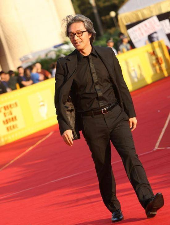 周星驰罕见走红毯!