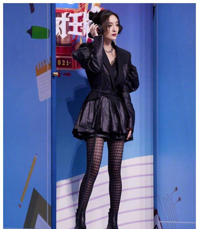 上帝吻了杨幂的身材,却给了她一双"罗马脚",穿上高跟鞋太真实_时尚
