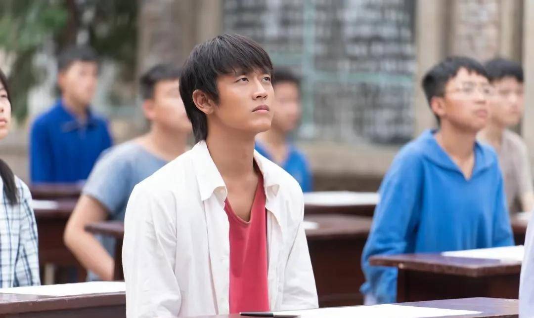 扮演高双星的男二不像王天辰陈晓的"360°无头美人".