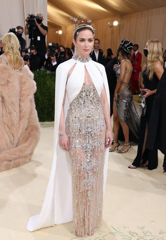 最重要的是:10款明星走红毯穿的透视裙