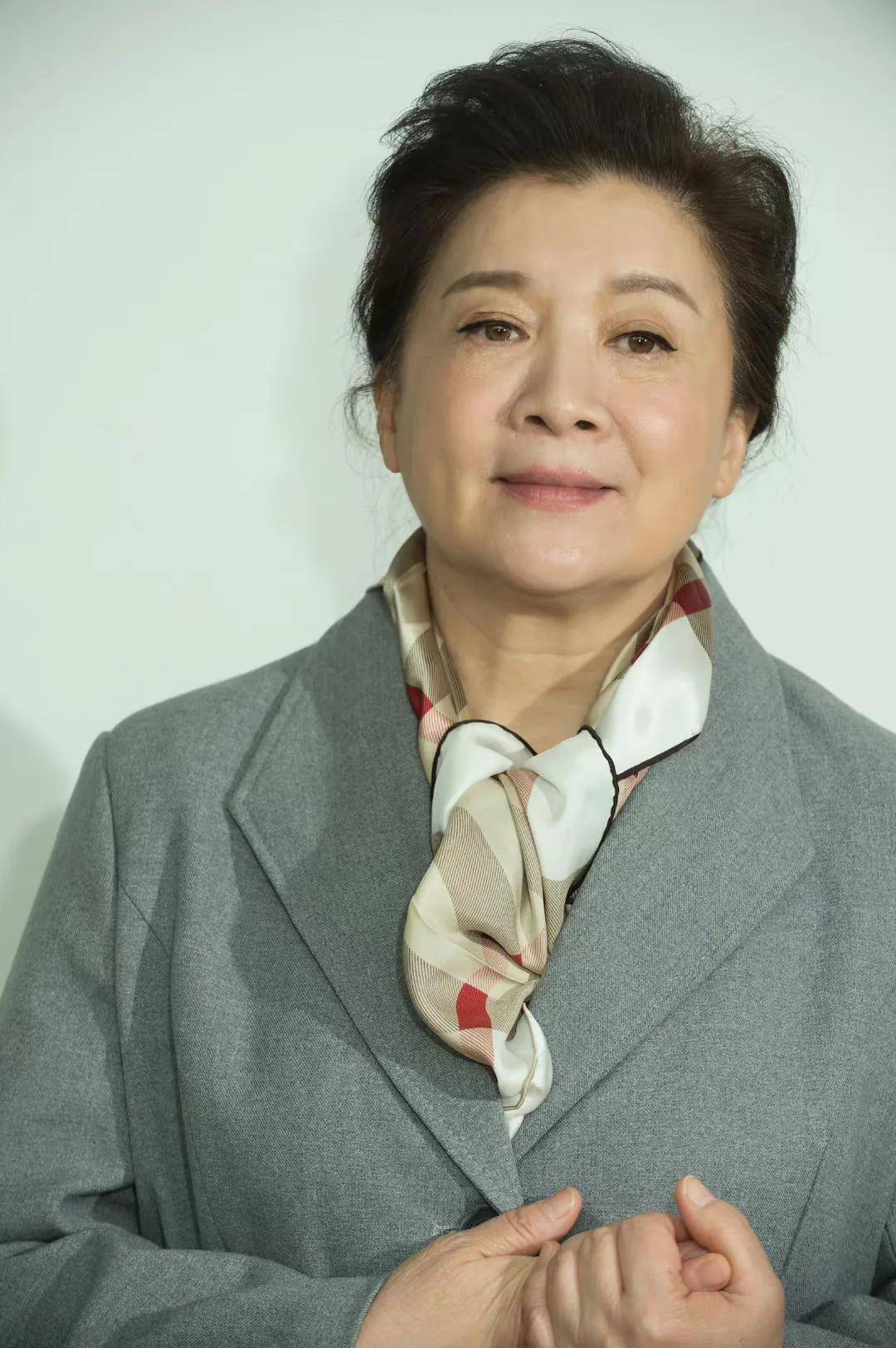 演员杜宁林:与杨青是朋友,离婚后一个人陪着儿子长大_老奶奶_游泳_小