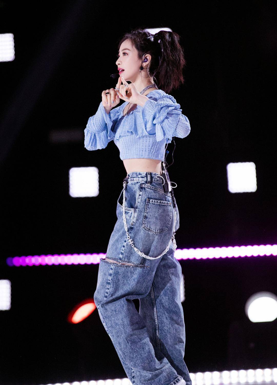 有一种时尚叫宋茜,"牛仔裤"是她的耍帅利器,搭配随性又很时髦_造型