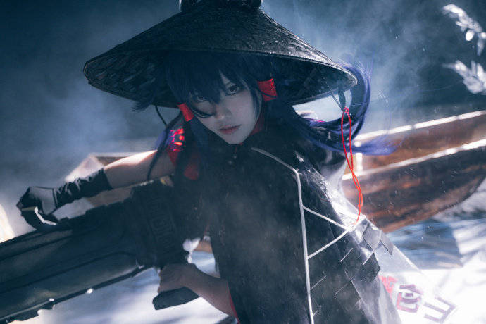 cos:明日方舟万重山假日威龙陈cosplay正片11p-啊板的猫_伊喵_白嫖