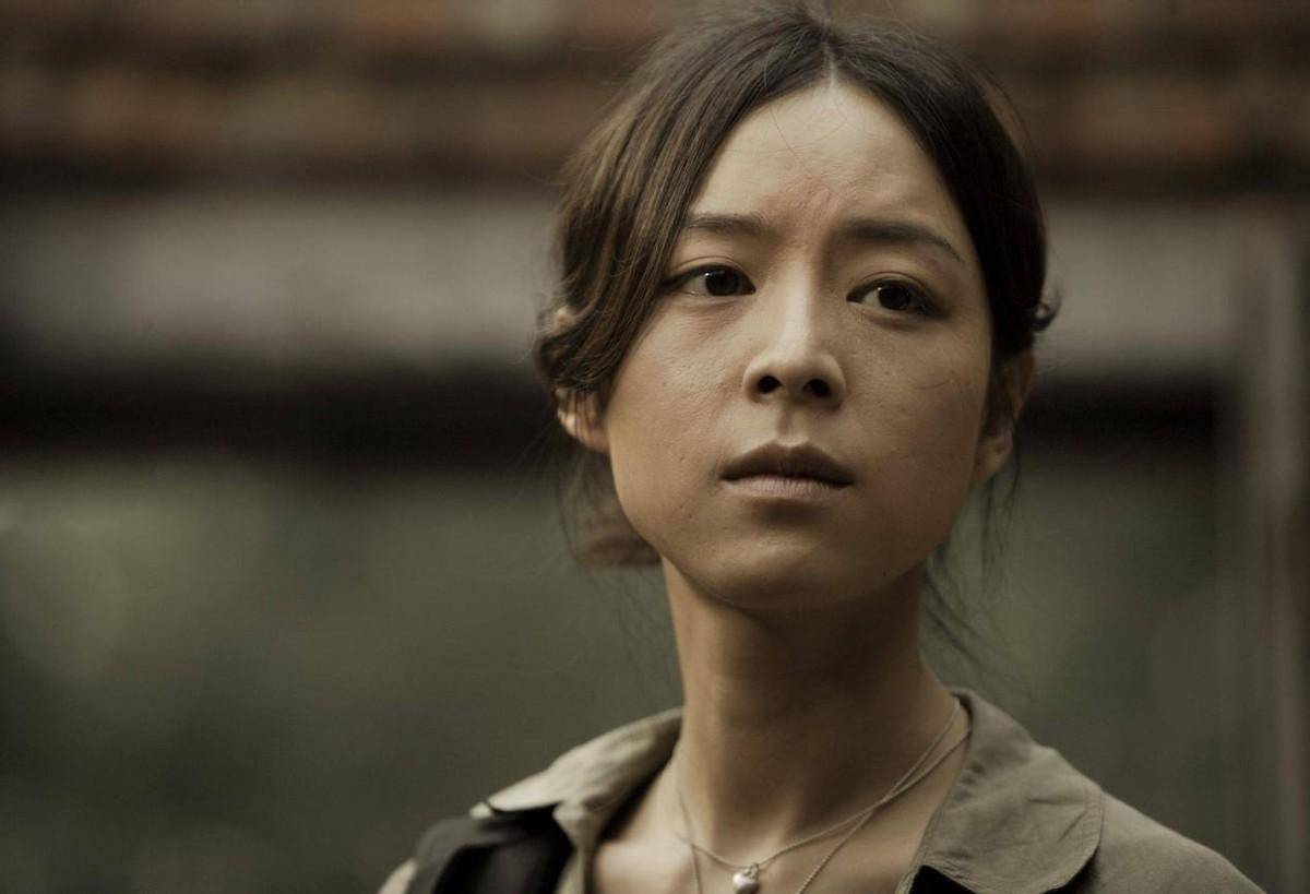 消失8年后,张静初自爆无爱无爱生活,守着一屋子"破烂"_电影_孔雀_高卫