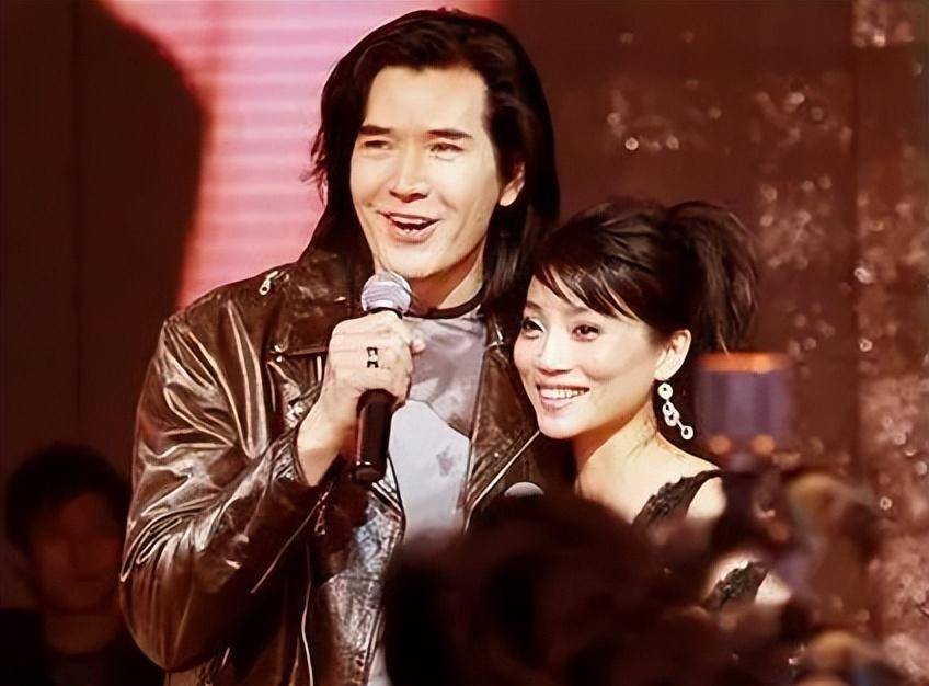 从春晚男神到孤身一人,费翔的一生,有太多的"意难平"_美国_百老汇