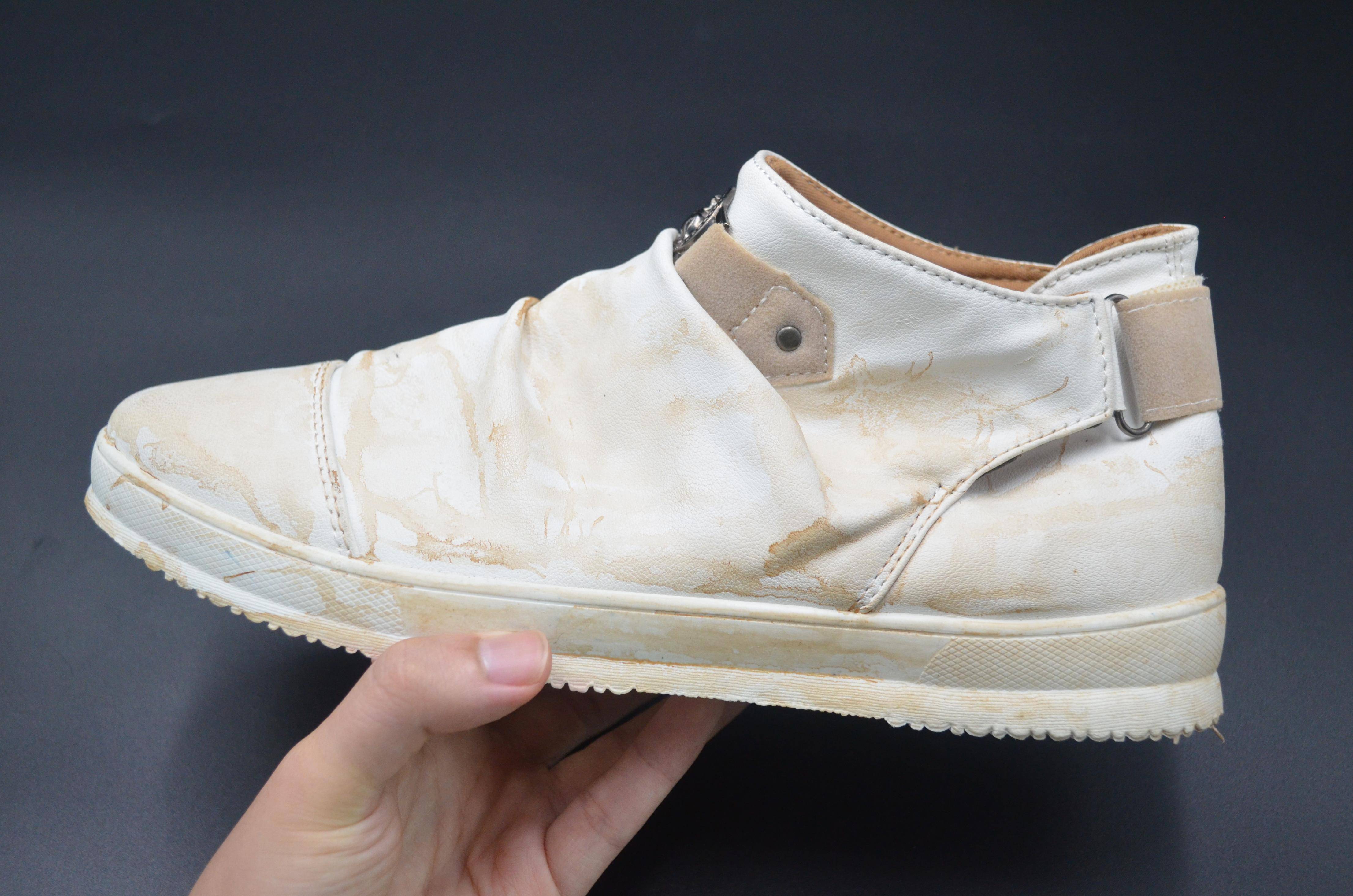 白鞋脏了"发黄"还用水洗?错!教你个妙招,刷完跟新买的一样!