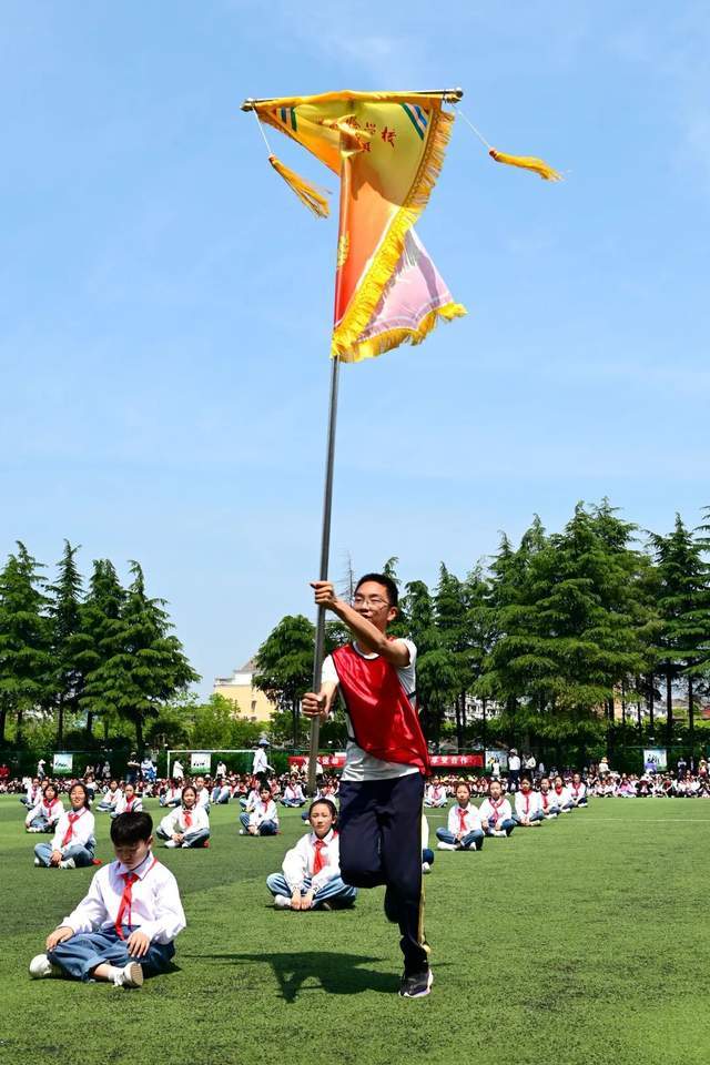 优胜旗是全员运动会无比神圣,光荣的旗帜!