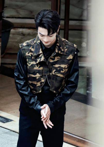 郭麒麟惊喜回归,许凯服装抢镜难逃粉丝调侃_杨幂_节目_黄明昊