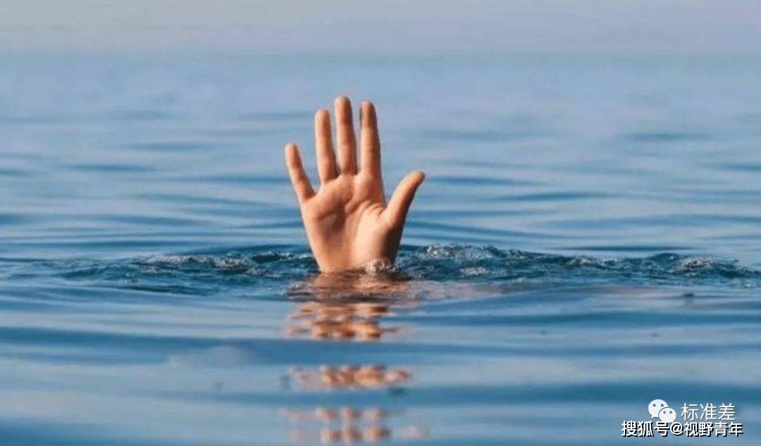 原创            母亲绑着两孩子轻生，家属曝光原因令人心疼-母亲带着两个孩子上吊新闻
