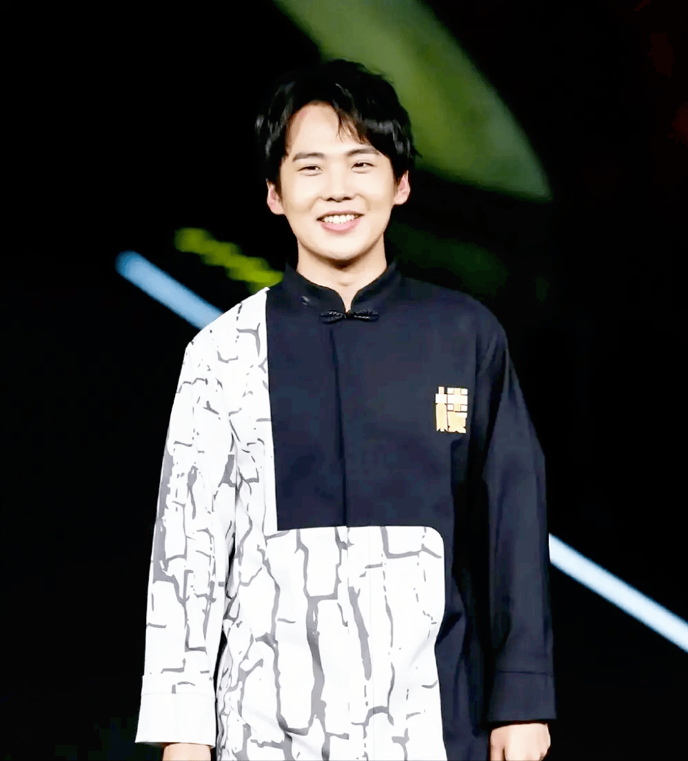 4岁成留守儿童,6岁只见过爸爸一面,27岁的郭麒麟给了郭德纲体面_父亲