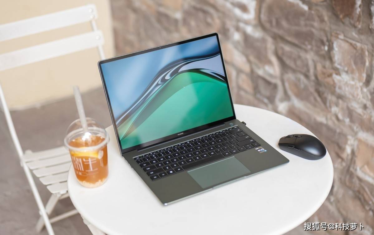 华为matebook 14s 2023 云杉绿配色亮眼 澎湃性能助力高效办公_方面