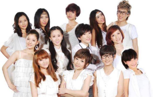 原创            "2011界超女"全员糊,冠军去卖牛肉干,她给杨超越当