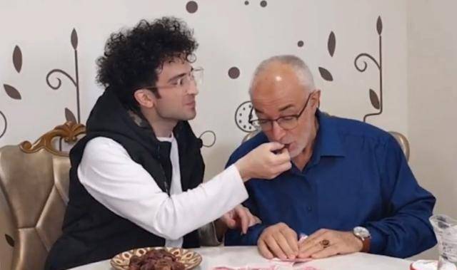 "米娜:靠语言逻辑花式坑爹圈粉千万,被称漏风小棉袄_爸爸_小米_埃尼斯