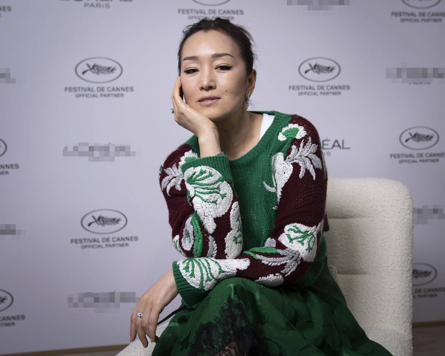 或许就是因为巩俐不再介意自己的年龄,做到了真正的释怀,所以目前巩俐