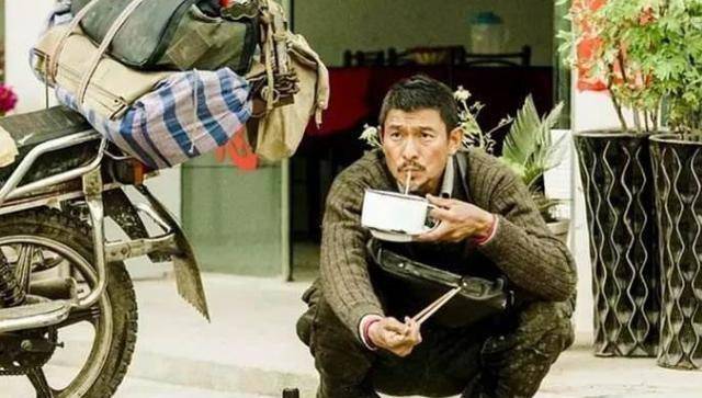 万万没想到(原创             "父亲"刘德华:电影中清贫感人,生活中是