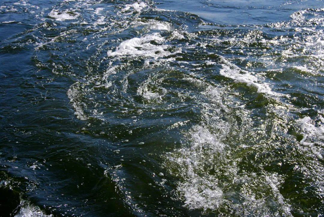 "悲伤就逆流成河",原来,河水真的能逆流!_物体_重力_工程