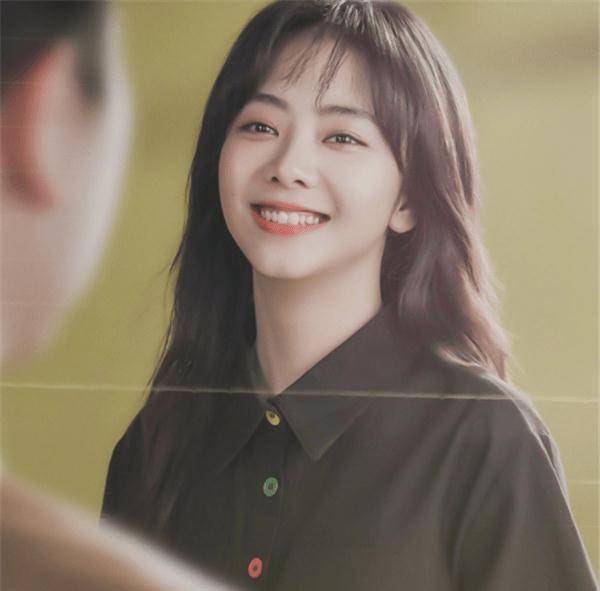 而且在大家的印象中可能都以为她一直就是叫谭松韵,但其实这也只是她