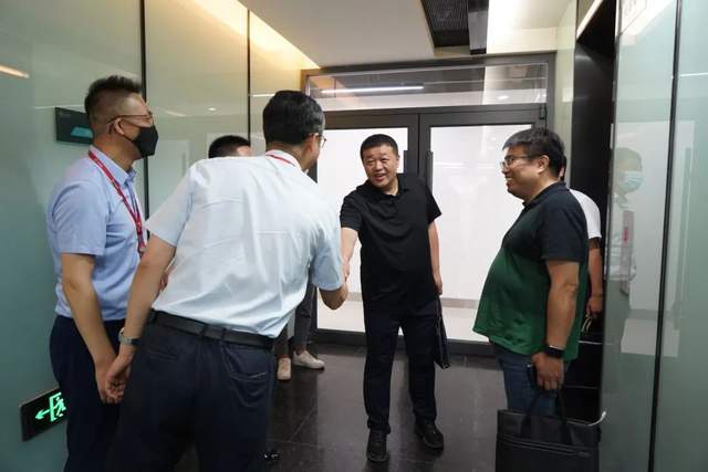 热烈欢迎省大数据中心副主任冯金亮等一行领导莅临我