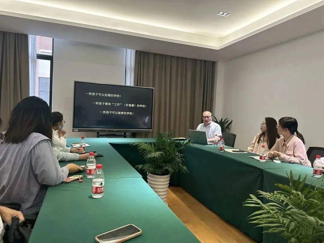 宁波北仑区小港学达小学青共体老师前往蓝青小学进行参观学习活动