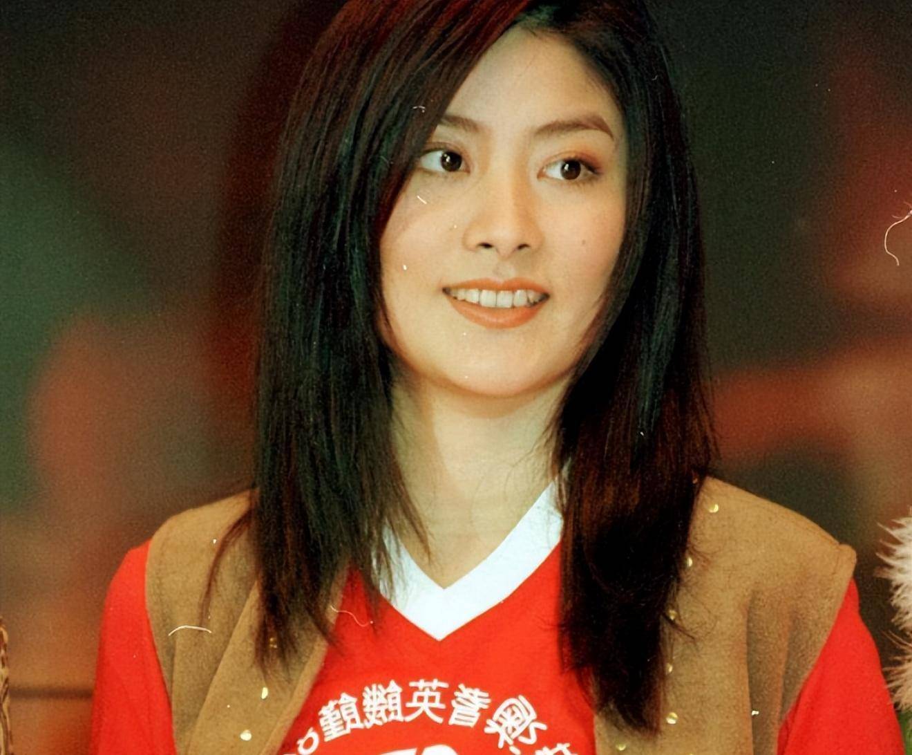 "港圈公主"陈慧琳:隐藏了26年背景曝光,连向华强都不敢惹她_婚礼_惠敏