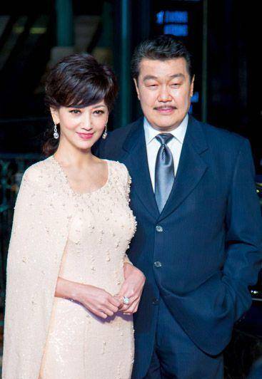 事业顺风顺水,感情上也没有一波三折,赵雅芝在和作为医生的前夫黄汉伟