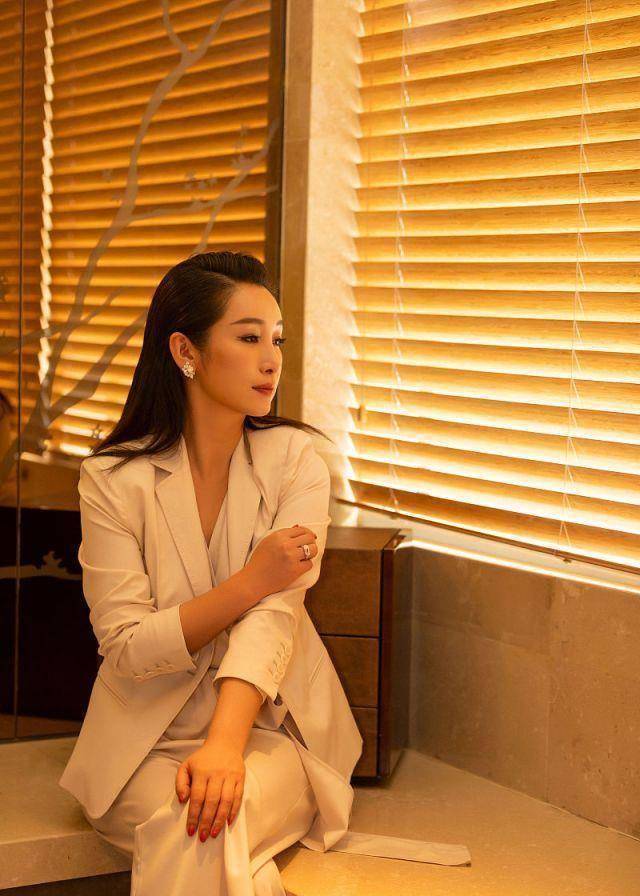 "最丑影后"秦海璐,直面敢怼黄晓明,有实力从来不用委曲求全_大厨_周迅