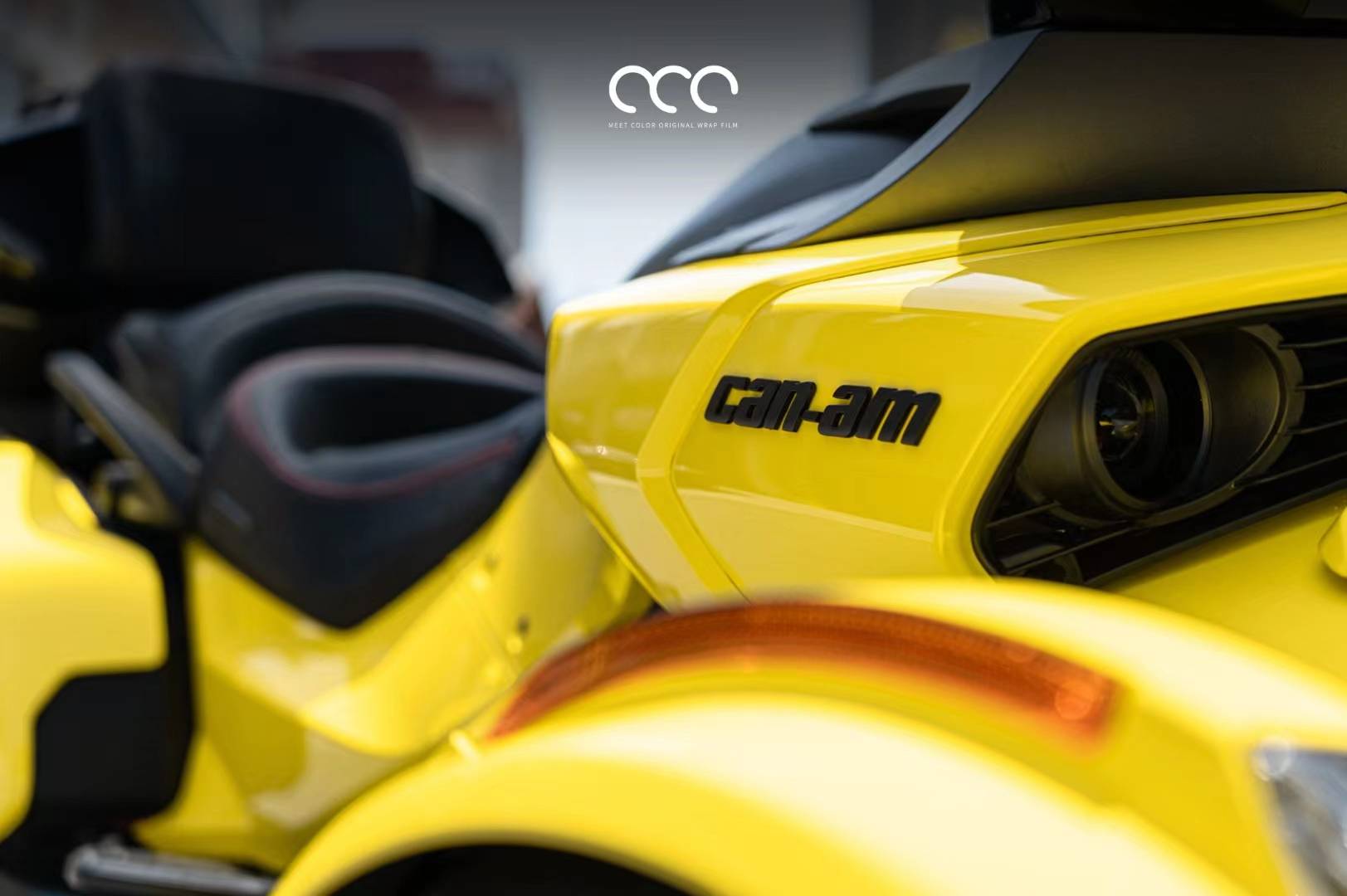 庞巴迪漫彩改色膜鲜黄,明艳 ,夺目,鲜活,清爽又张扬