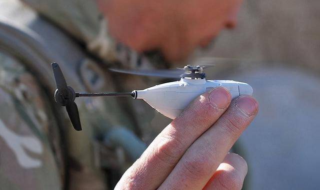 叙利亚意外捕获美军一架微型无人机,两根手指大小,价值超过宝马