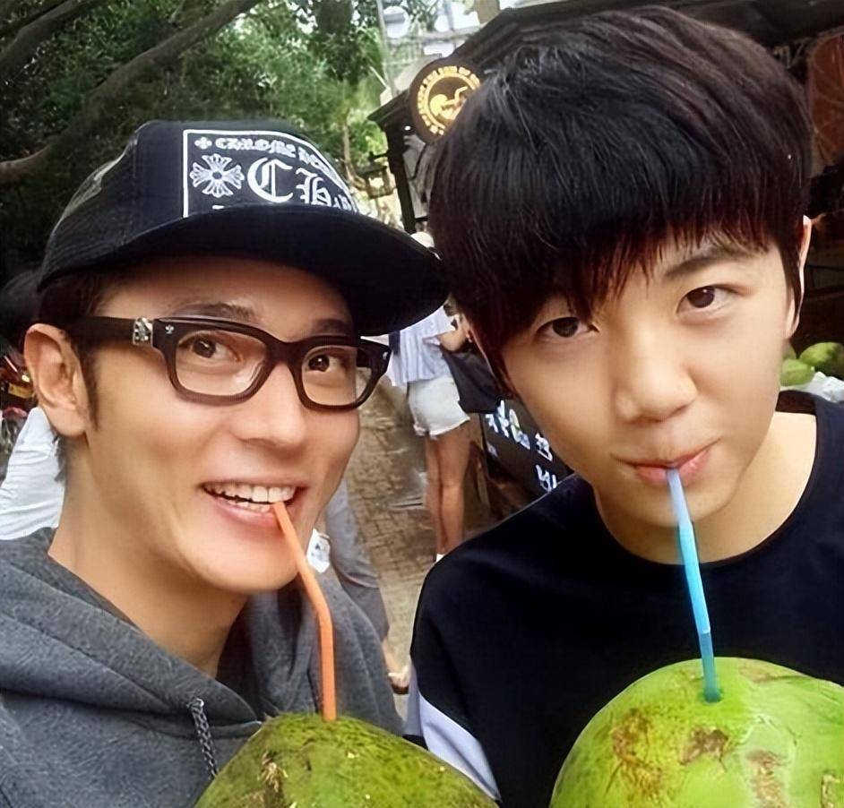 晒近照帅气像生父,被莫少聪悄悄关心_张丹峰_张镐_孩子