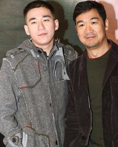 37岁张默一副颓废,张国立也束手无措,前女友童瑶华丽翻身,一炮而红