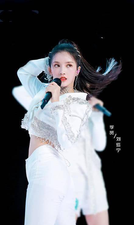 《创造营2022》首轮竞演,六大女神颜值获好评,张艺凡名列榜首_王艺瑾