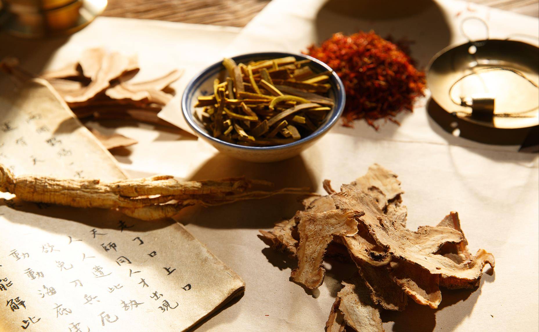 《医方类聚》中有一个【五仁丸】,包含桃仁,杏仁