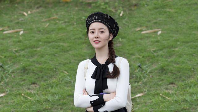 给她穿上lo裙,引众人不满_汤梦菲_lo_角色