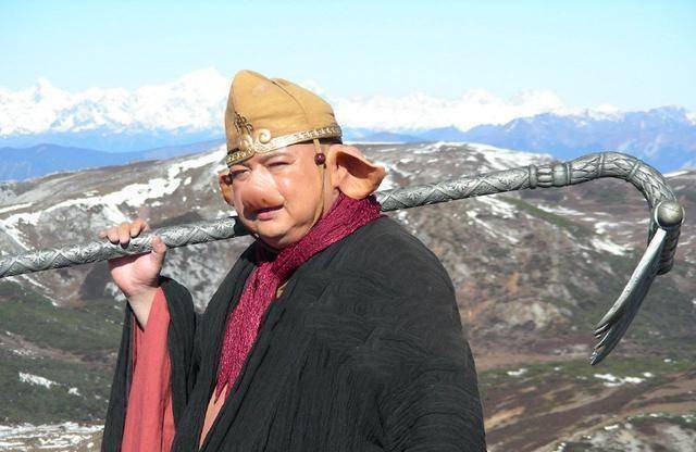 《宝莲灯》中的猪八戒,演过李易峰的师父,如今45岁被称老顽童_谢宁