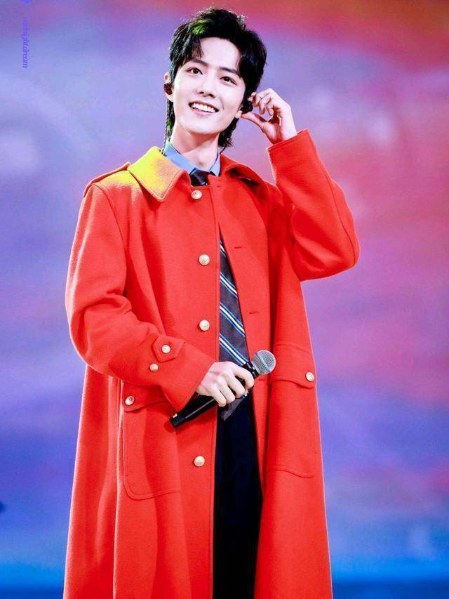 《博客天下》发文,肖战又有最新一期杂志了,大标题七个字太感人_光点