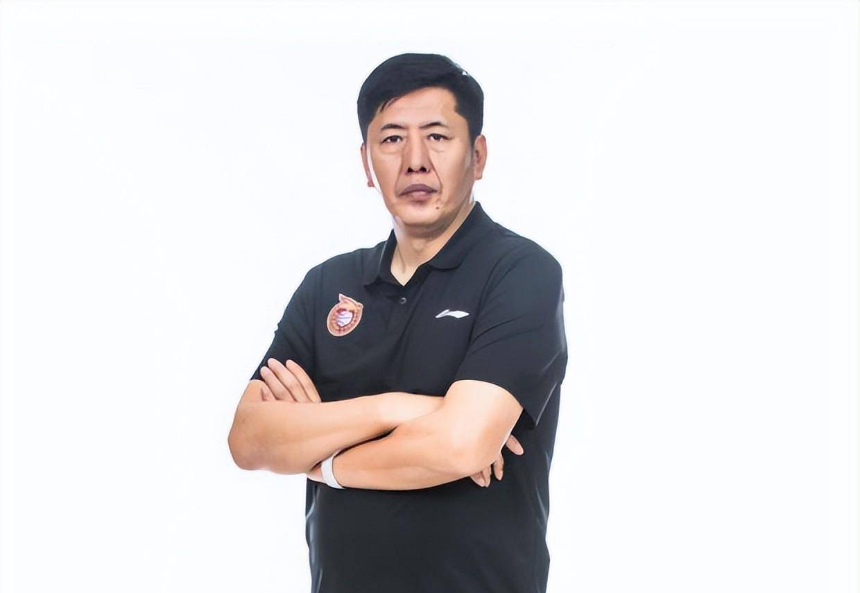 山东换帅另有隐情,上海砸两千万挖角辽宁,赵睿换新经纪人因两点_何家