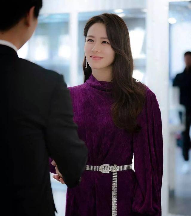 《爱的迫降》甜到不行?孙艺珍的穿搭更有看点_毛衣_颜色_气质