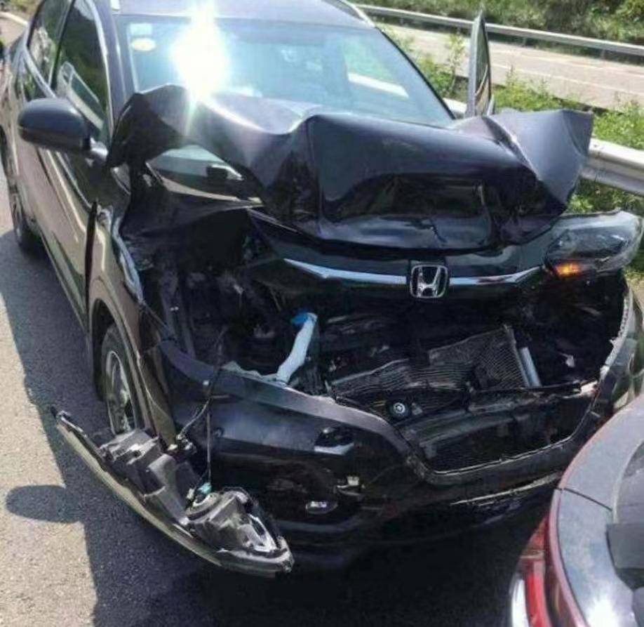 能把比亚迪撞报废的,也只有另一台比亚迪了_搜狐汽车_搜狐网