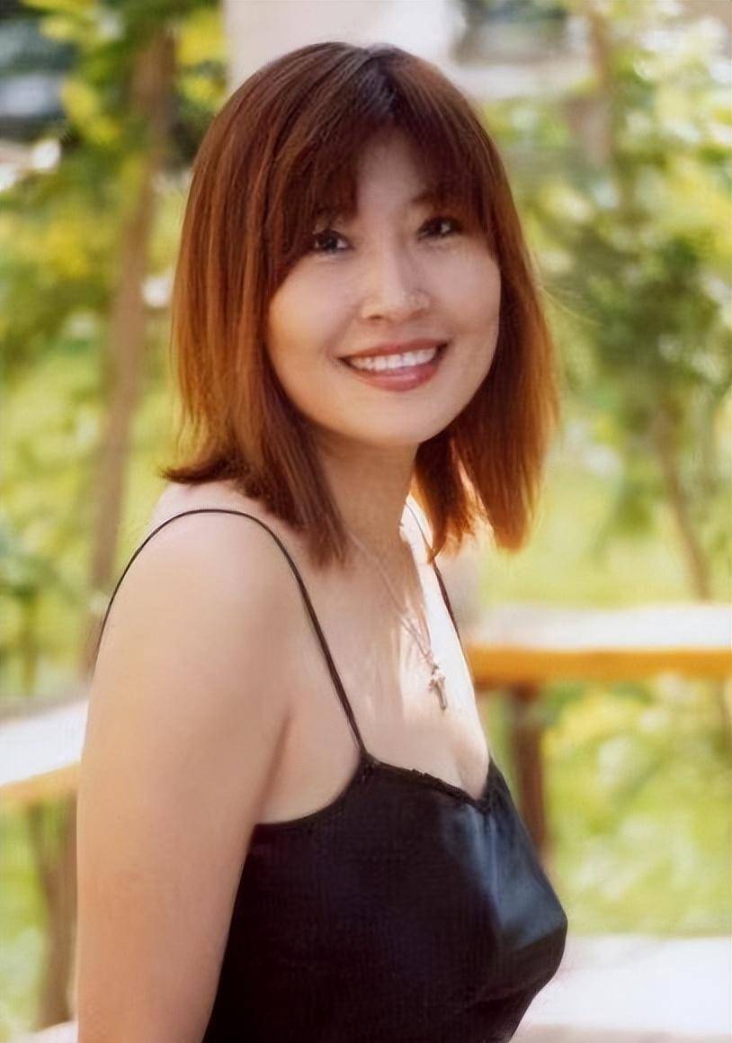 35年后再看"迪斯科女王"张蔷,才知道什么叫赶超时代的潮流女王_母亲