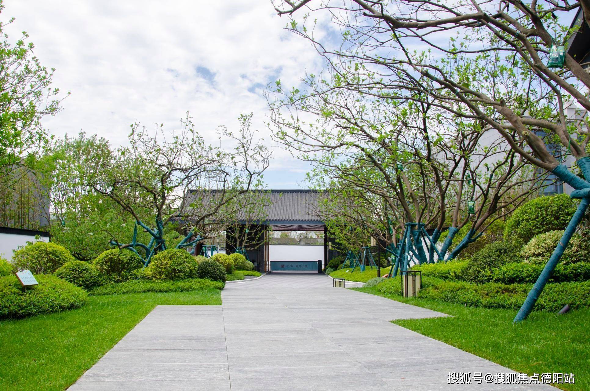 溯源"门—街—坊—巷—院"五重礼序空间组构,营造隐奢的生活场景
