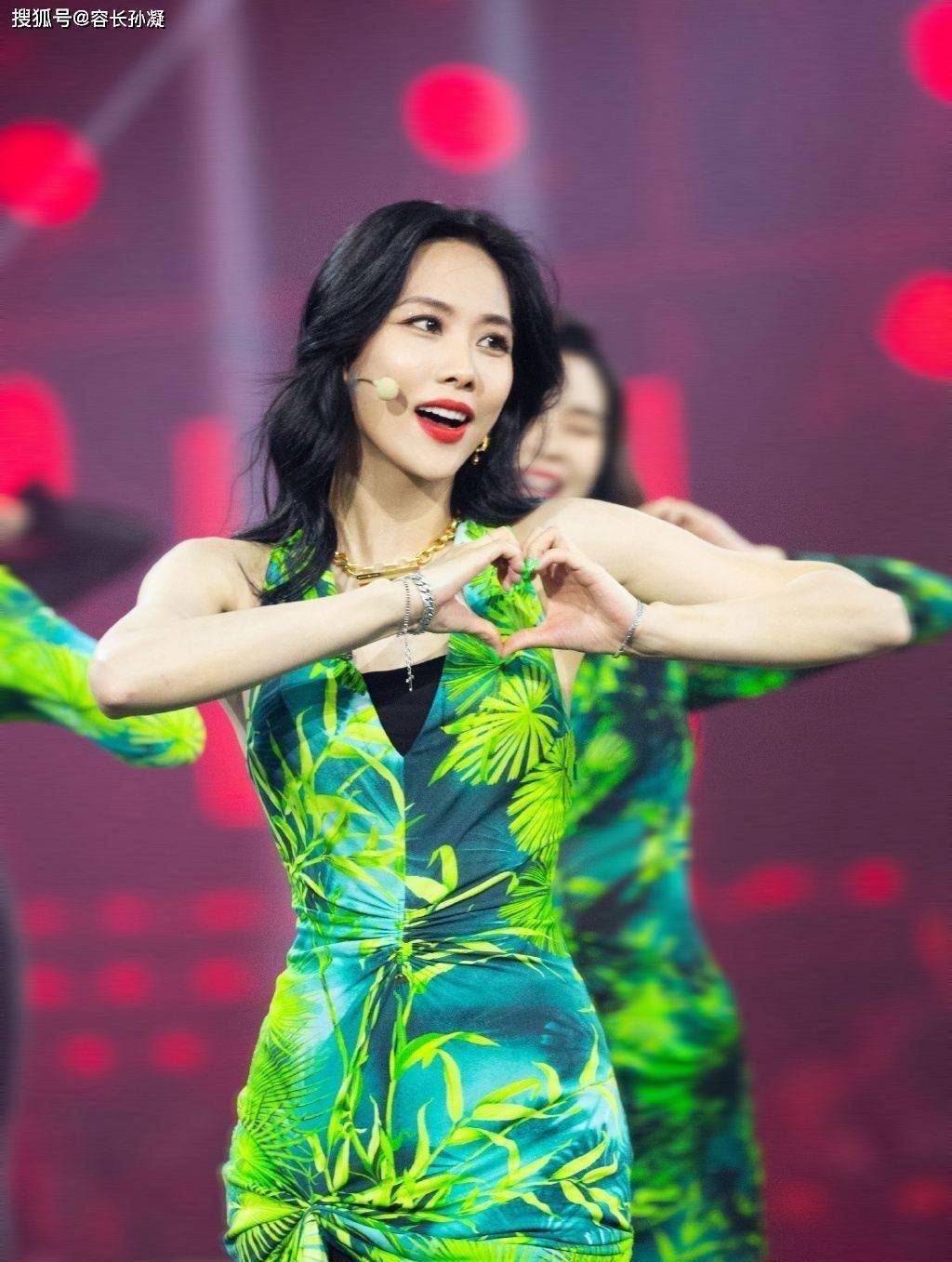 王霏霏淘汰反而资源爆棚,孟佳却缺乏声音_选手_节目_什么