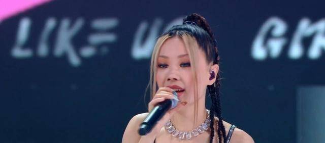 万妮达用了5年,她用了1年_依纯_周深_黄霄云