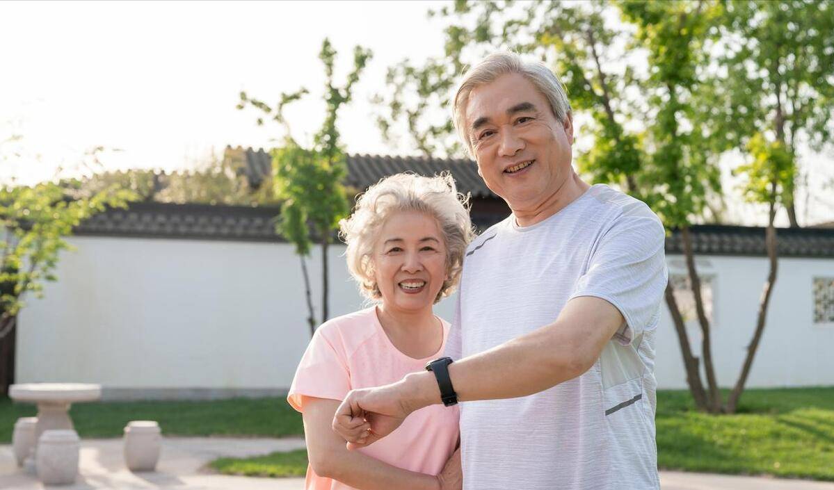 寿命"藏"在脸上,老人脸上有4个特征,说明身体硬朗,健康长寿_皮肤_问题