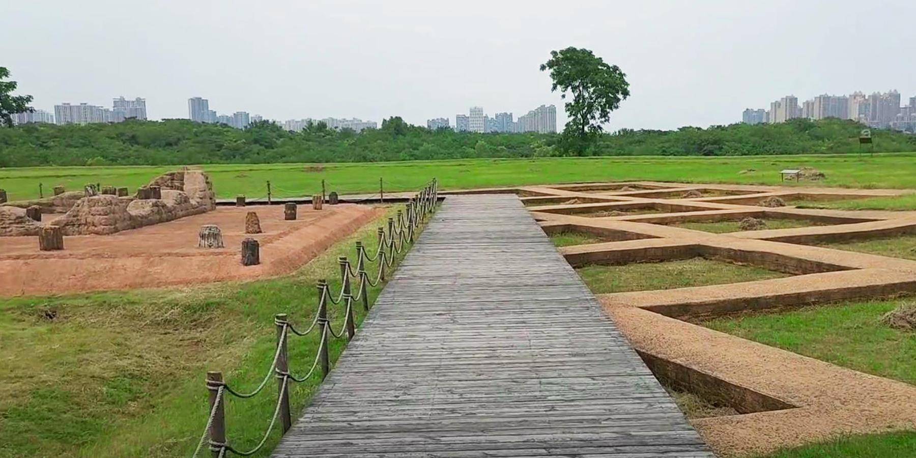 重游武汉盘龙城遗址公园,千年前建筑埋在土里,复原的模型有特色_城市