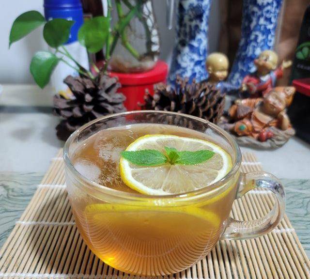 苹果柠檬冰红茶,冰凉清爽的一杯冻饮_食材__fexjz_冰箱