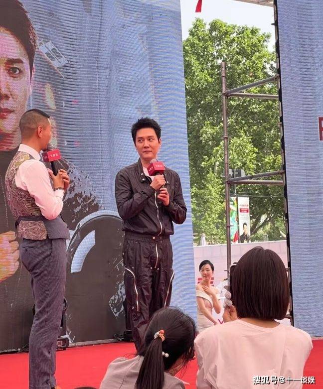 冯绍峰520山西参加活动,身材消瘦状态获赞,近照宛如贵公子_赵丽颖